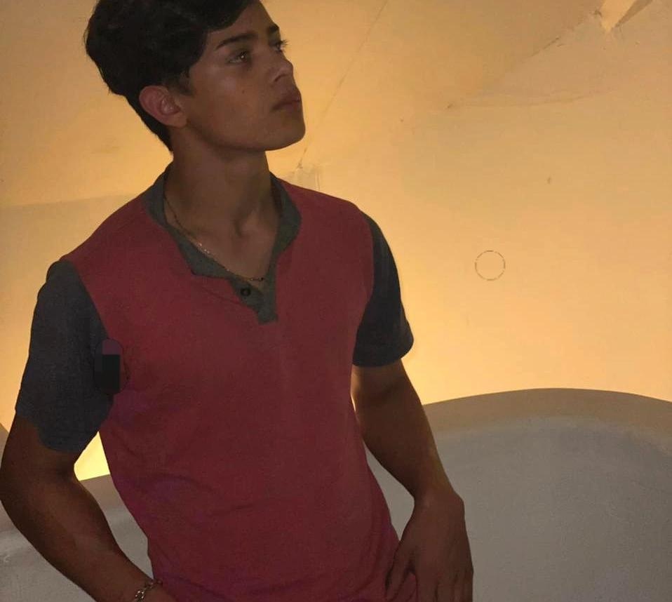 Sebasti41135515's tweet photo. 1
Adolescente guapo hetero engañado
RT para más https://t.co/0c3Ar16gXY