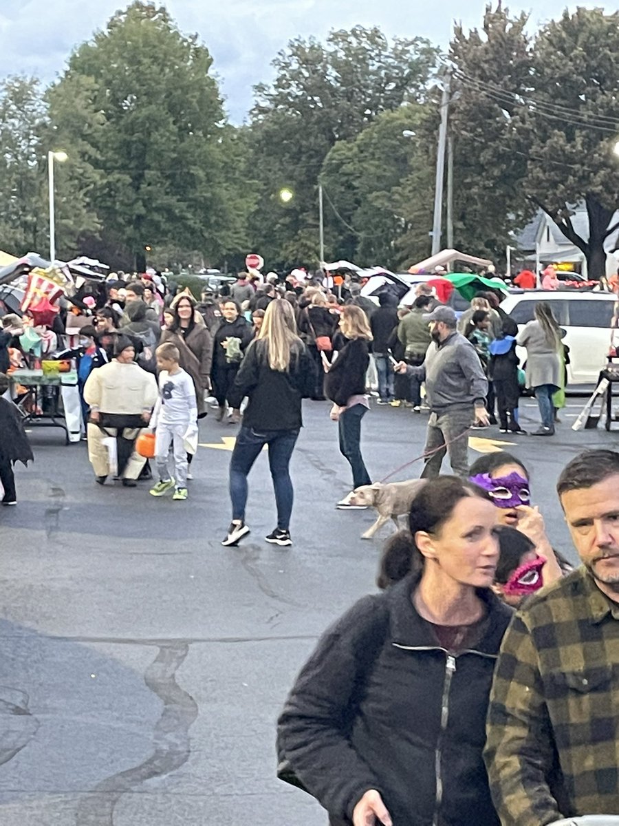 Angel5Jr's tweet photo. Tonight was my last community event representing #3847 always fun. But seriously thank you @HomeDepot for believing in me when everyone including myself stopped a few yrs ago Thank you Heather Mason &amp; Phyllis for helping out at Fairview Park #trunkortreat2021￼ @anthony23639629 https://t.co/ZXOGVDdLeP