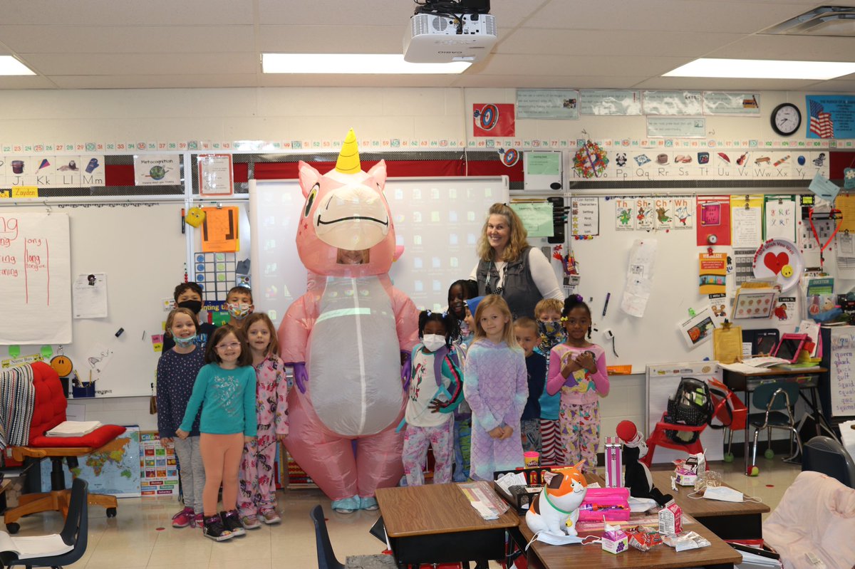 RaymoreTigers's tweet photo. Mrs. Miller had a lot of fun dressing up as a unicorn to celebrate our RE students making our PTA BoosterThon goal! Thank you again to our RE families for supporting our PTA fundraiser! 🎉#raypec #REstudentsrock https://t.co/IEMEUgLnOG