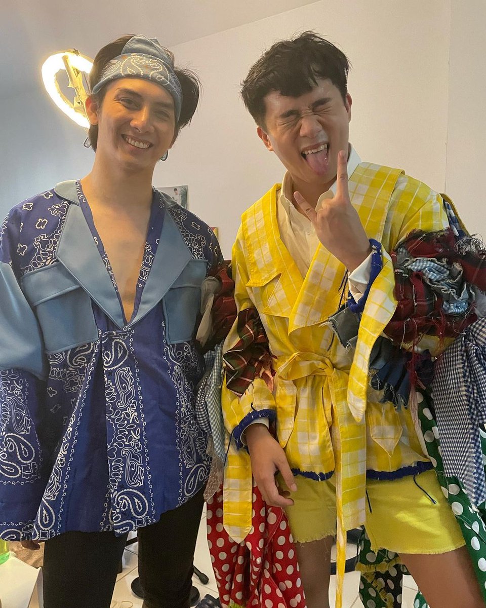 PaoloBesties's tweet photo. β¨ @PaoPangs' IG Post β¨
"Chick na mahinahon, chick na masarap ibaon"
Thank you to Hanz Nabong and Edrianne Tui for styling @PaoPangs in #SundaysBeks π
Do not forget to also follow @eboymnl and @kidsatthebackPH π https://t.co/kYncgr1agl