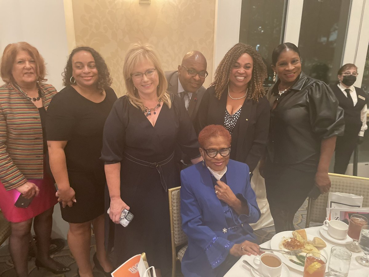 pyeper's tweet image. Celebrating our two @dallascollegetx “Women of Wisdom” honorees tonight, Gloria Smith @gxs5704 and Trustee Charletta Compton. Congratulations-we are proud of you both! @shawndalfloyd @PerlaMolRuiz