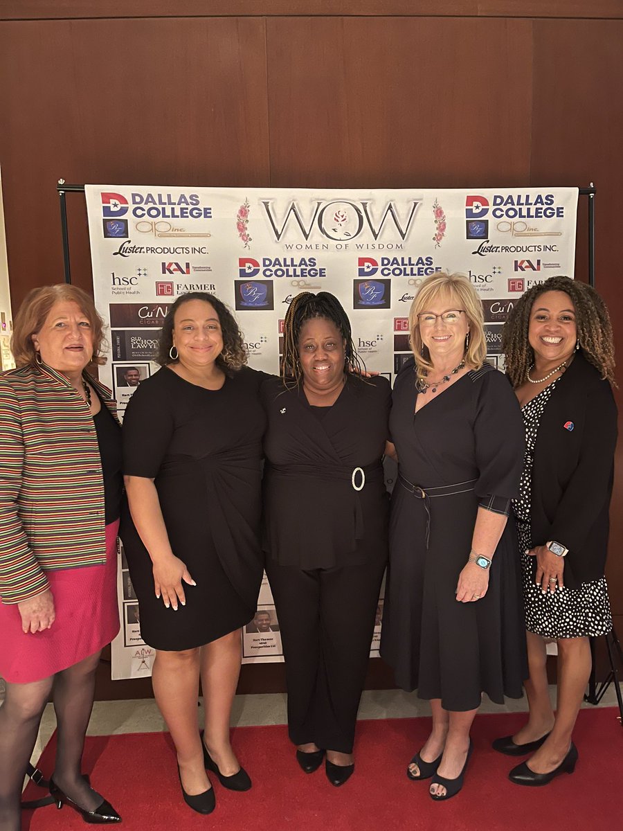 pyeper's tweet image. Celebrating our two @dallascollegetx “Women of Wisdom” honorees tonight, Gloria Smith @gxs5704 and Trustee Charletta Compton. Congratulations-we are proud of you both! @shawndalfloyd @PerlaMolRuiz