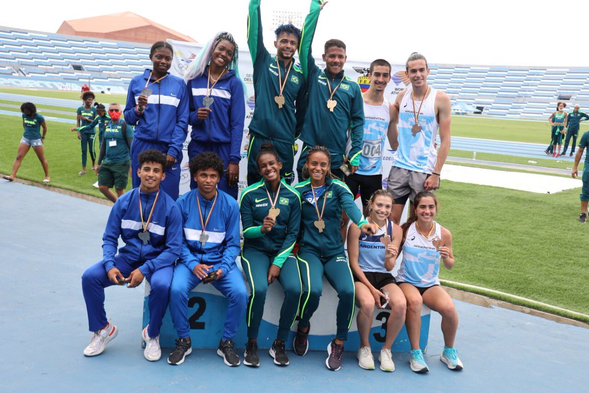 Matiasvasqueze's tweet photo. Second place in the 4x400 mixed relay in the South American U23 Championship https://t.co/l39kVn2pwE