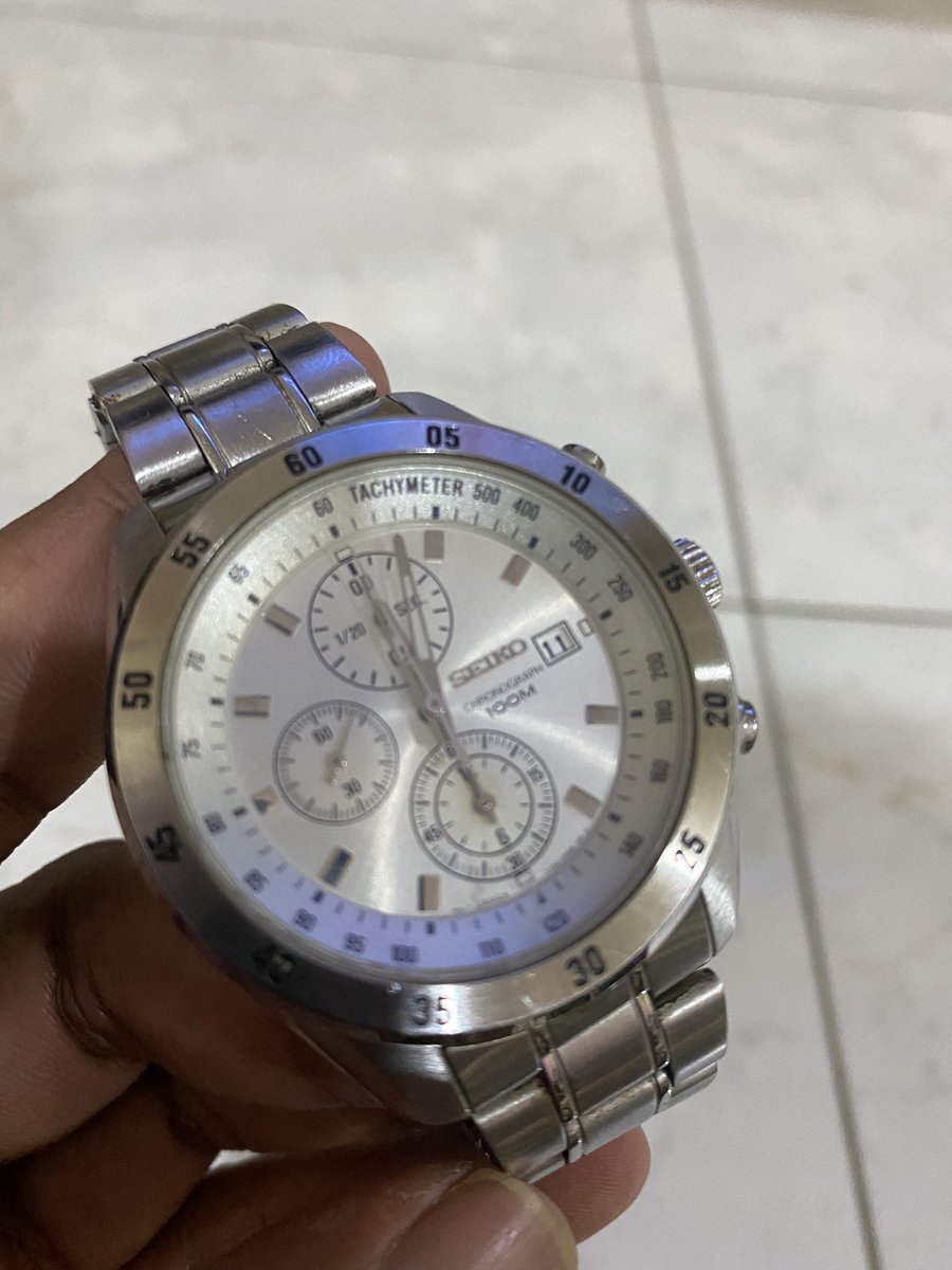 ariffgarcia's tweet photo. @KuantanTV Jam branded untuk dijual!!! Ada 4 unit; DKNY, Seiko, Guess @ Armani. Berminat boleh DM atau Reply. Harga between RM100-RM550. Nak beli semua boleh nego lebih 😁 https://t.co/XONBF3Ow5V