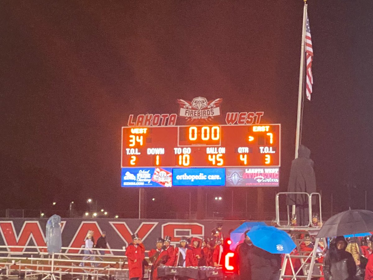 Kaufy24's tweet photo. It’s an @gmcsports Football Final-
Lakota East- 7
Lakota West- 34 https://t.co/U37aG3DsaY