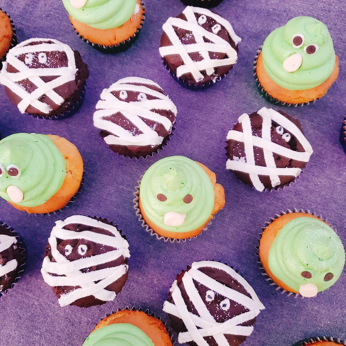 FunshineBakery's tweet photo. I ain’t afraid of no ghost 🚫👻

Get your slimer cupcakes Saturday @gilbertmarket 💚😛

#ghostbustersafterlife #ghostbusters #halloweencupcakes🎃 #halloweencupcakes #vegancupcakes #glutenfreecupcakes #veganbakery #glutenfreedessert #eggfree #dairyfreelife #treenutfree https://t.co/iFM4mKkbeF