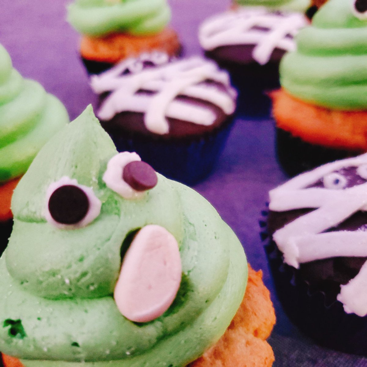 FunshineBakery's tweet photo. I ain’t afraid of no ghost 🚫👻

Get your slimer cupcakes Saturday @gilbertmarket 💚😛

#ghostbustersafterlife #ghostbusters #halloweencupcakes🎃 #halloweencupcakes #vegancupcakes #glutenfreecupcakes #veganbakery #glutenfreedessert #eggfree #dairyfreelife #treenutfree https://t.co/iFM4mKkbeF