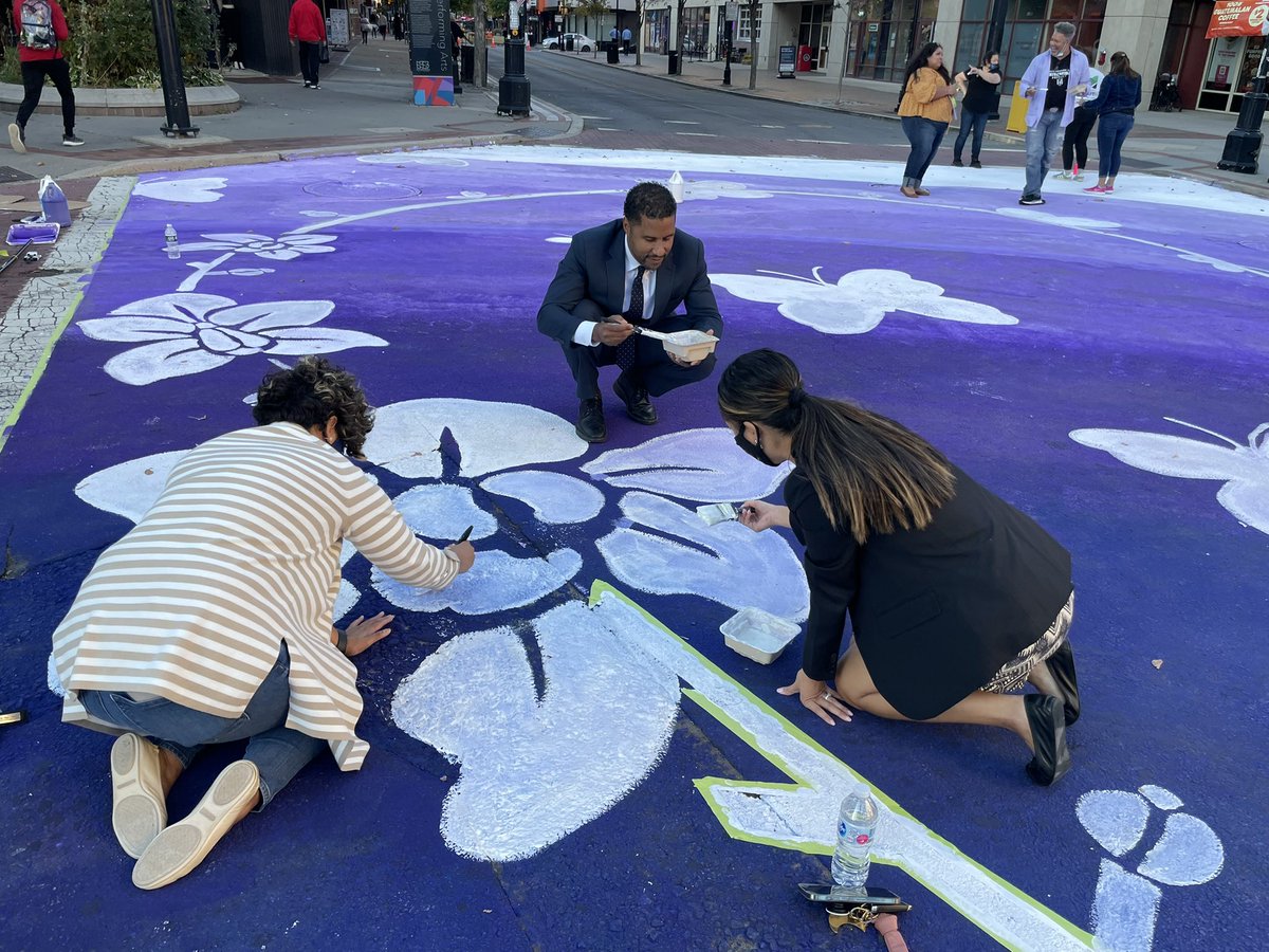 @nbpschools came to visit & then art took over…all in honor of Domestic Violence Awareness! 💜 Thank you for your support! #DVAM2021 #Every1KnowsSome1 #nbdvac #nbdvacmarchrally2021 #allin4nb