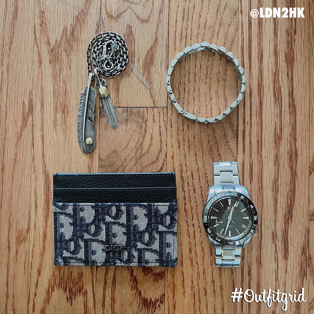 outfitgrid's tweet photo. Today's top #outfitgrid is by @ldn2hk.
▫️ #Neighborhood x #CactusJack #Tee 
▫️ #424 #Cap
▫️ #TravisScott x #Jordan1
▫️ #LukeVicious #Custom #Readymade x #ALoveMovement #Bag 
▫️ #Kapital #Badana
▫️ #ENNoir #Denim 
▫️ #Ambush &amp; #Goros #Jewelry 
▫️ #Dior #Wallet https://t.co/PbHVs73epQ