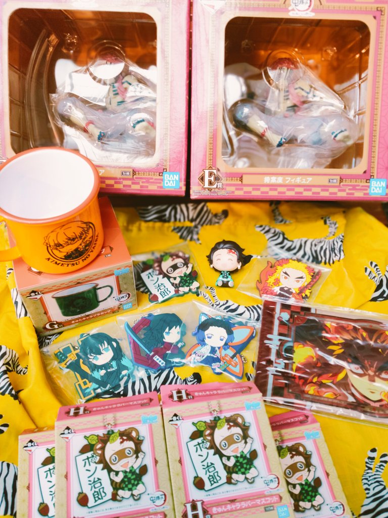 oimo_dewa's tweet photo. 推しを描いたら当たる説…そうはならんやろ位凄い効果あった!!!😭🙌🙌🎉🎉✨欲しい物ばかり出た嬉しい感謝して明日から清く生きる…🙏✨(麻) https://t.co/cZVnGgt1HQ