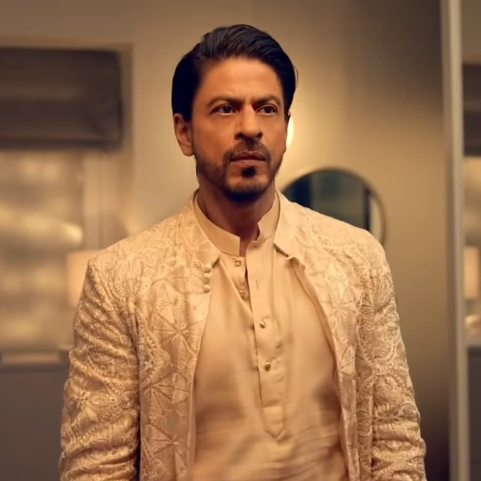 [Pics]: SRK in Brand New Diwali Special Cadbury Advert.

@iamsrk @CadCelebrations @CadburyUK @CadburyWorld

#NotJustACadburyAd #CadburyCelebrations #ShahRukhKhan