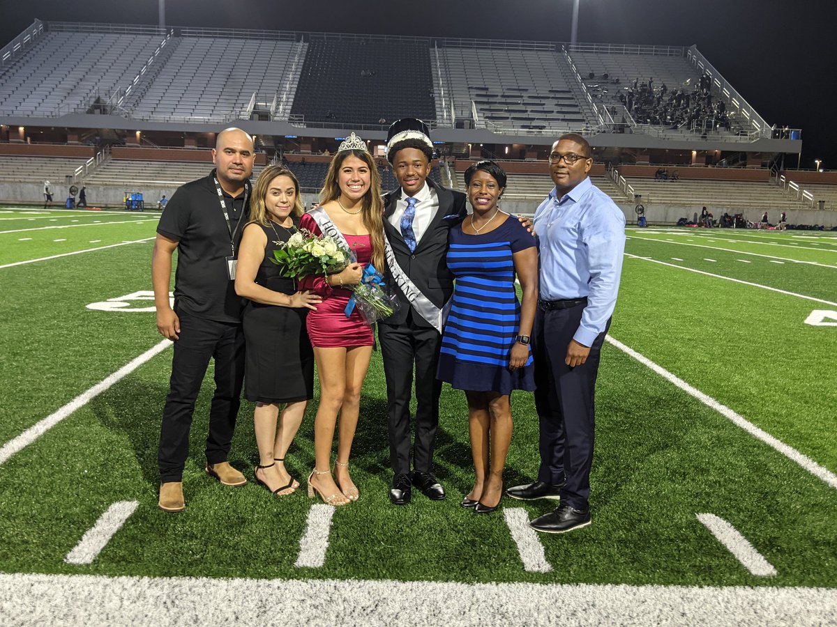 ShadowCreekHS's tweet photo. Congratulations to our 2021-2022 Homecoming Queen Jasmine Palacios  and King Cornell Watts II. https://t.co/nQRpdXnJRa