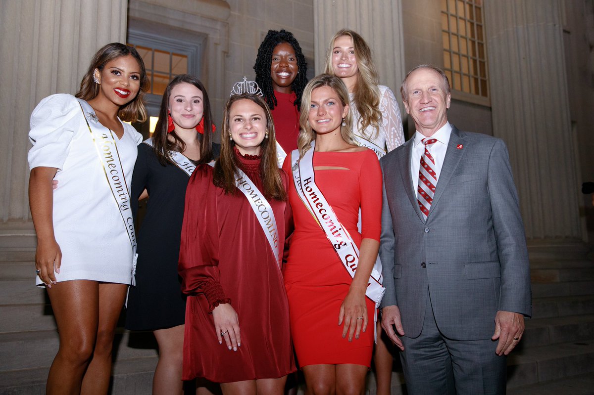 UofAlabama's tweet image. #TodayAtUA, we announced our 2021 Homecoming Queen! 👑 Congrats to McLean Moore!! 👏 More about this year's queen → bit.ly/3njwHcu 👑 #RollTide
