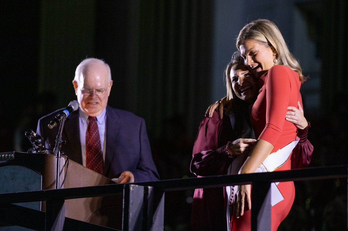 UofAlabama's tweet image. #TodayAtUA, we announced our 2021 Homecoming Queen! 👑 Congrats to McLean Moore!! 👏 More about this year's queen → bit.ly/3njwHcu 👑 #RollTide