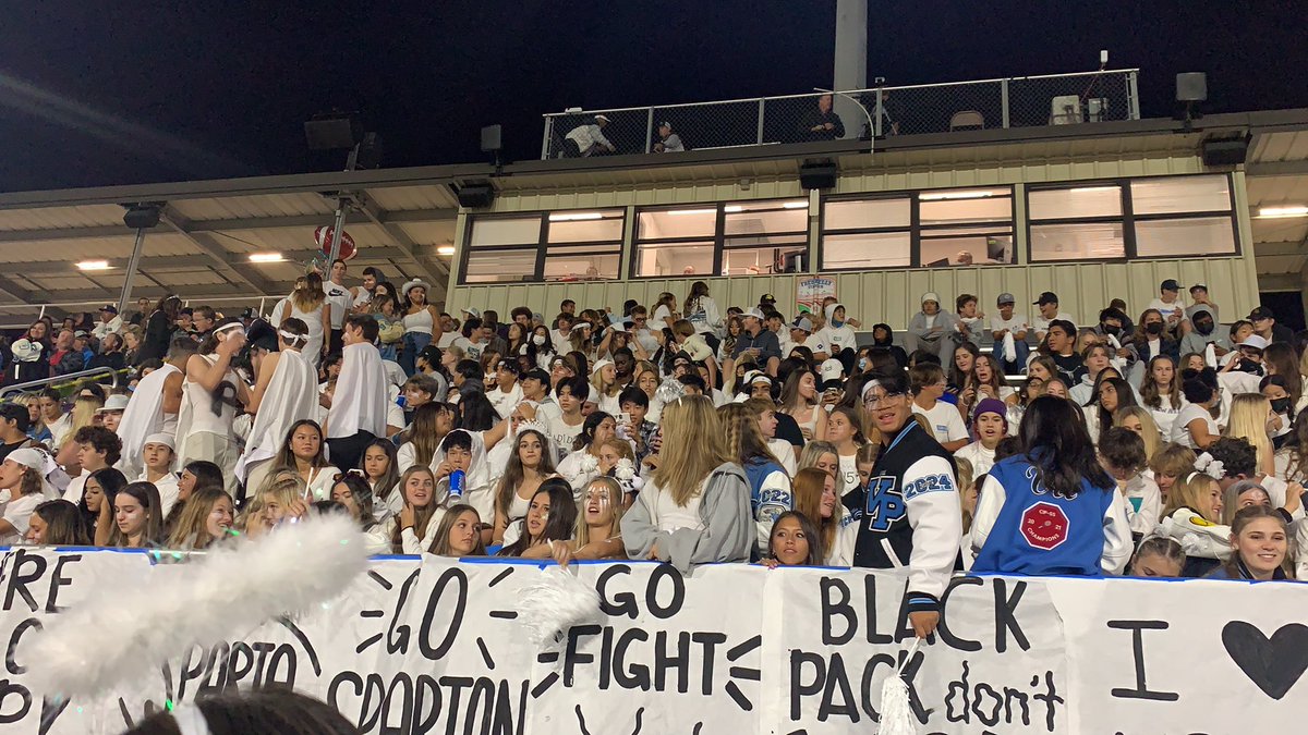 emily41115683's tweet photo. PRE GAME LETS GO SPARTAINS #OCVFANS #BLACKPACKISBACK 
@ocvarsity @MAlvarez02 @StudentSectRep @OCStudSectionIG https://t.co/Z9NqzstoIo