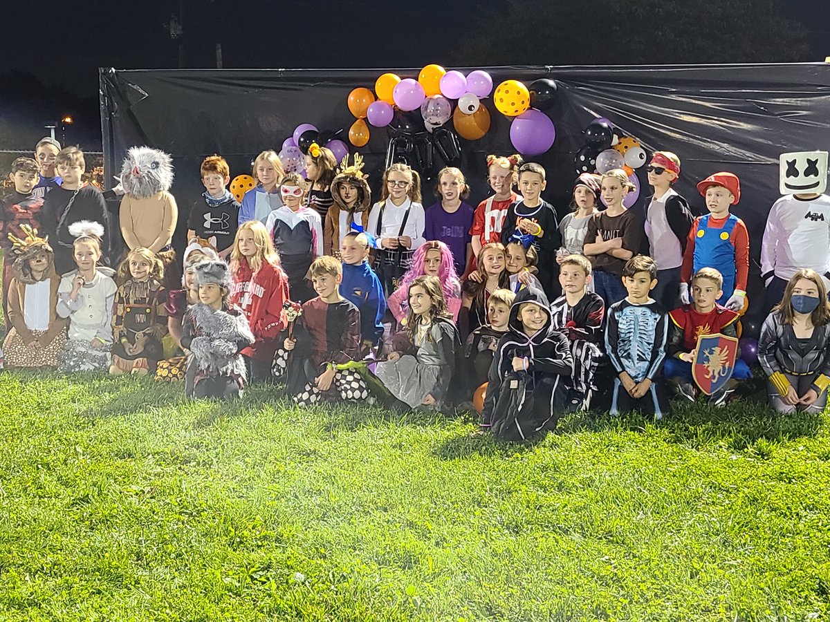 Fall Fest Fun 🎃 
thanks <a href="/PennellPTO/">pennellPTO</a> for a great night. 

#pennellelementary <a href="/MsEmilyPhillips/">Miss Phillips</a>