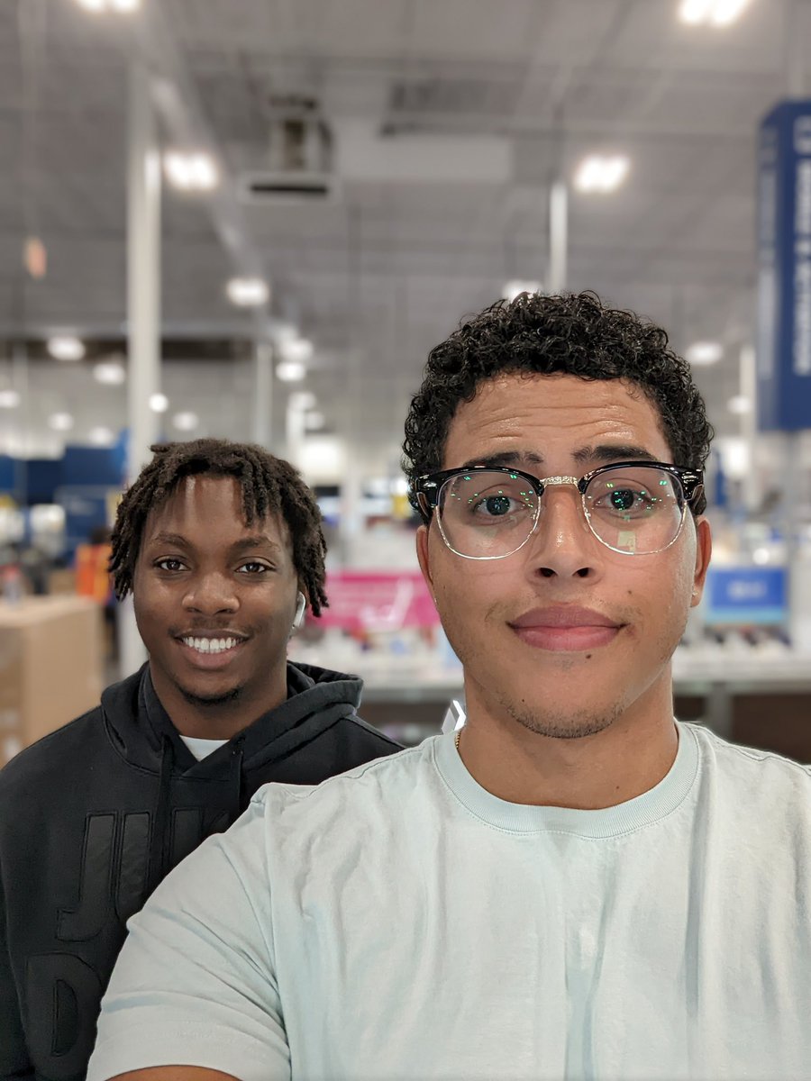 milesabovetech's tweet photo. iPhone 13 pro max vs. Galaxy S21 ultra vs. Pixel 6 pro Front camera portrait mode test. The iPhone kept failing to focus on my friend in portrait mode https://t.co/LU7f0BzE92