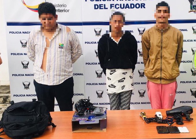 PoliciaEcuador's tweet photo. SIN TREGUA AL DELITO 🚨

Aprehendimos a 3 ciudadanos, presuntamente dedicados al delito de robo a locales comerciales, en Yaruquí #DMQ.

📍Se retuvo un vehículo 

#RescateEcuador 
#TrabajamosPorTuSeguridad https://t.co/nAevo8eU2N