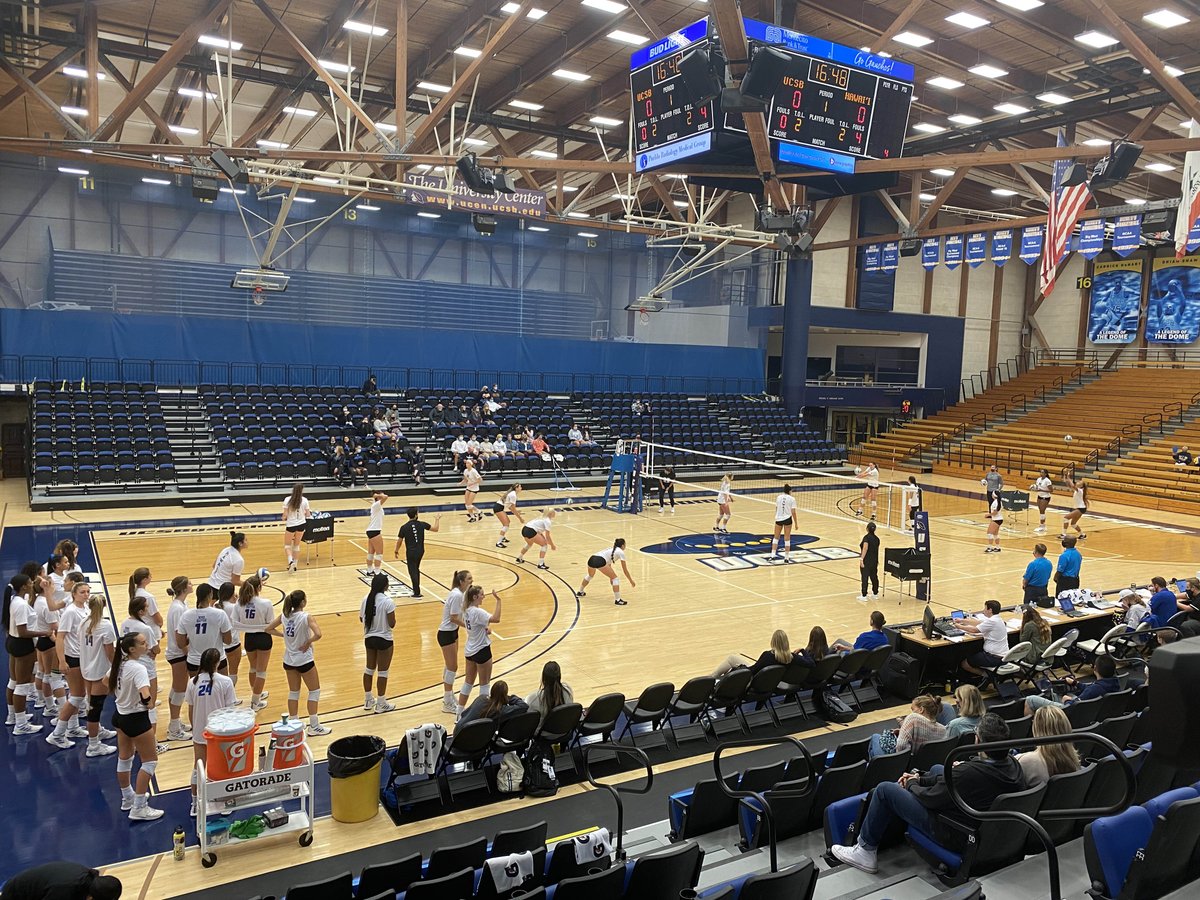 fallvideoteam's tweet photo. Join Fall Productions as we bring you Women’s volleyball tonight at 7:00 pm - UCSB vs Hawaii.
https://t.co/wLQJakdUSd
#FallProductions
#Fallvideoteam
#UCSBVolleyball https://t.co/i9KMaGKyEm