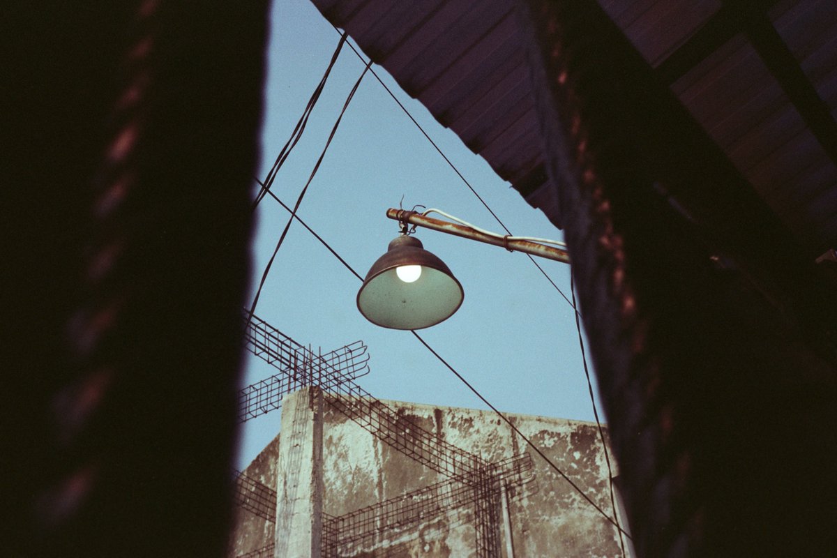 champcamera's tweet photo. インドネシアの最新カラーネガ film geneRik ISO100 135-27exp は映画用フィルム生まれのビンテージ感溢れる1本。現像はチャンプカメラでお願いします。
By #港北ニュータウン
#フィルム #film #geneRik #シネマフィルム #フィルム写真
https://t.co/u5aK1c4jnK https://t.co/psuMhPaf09