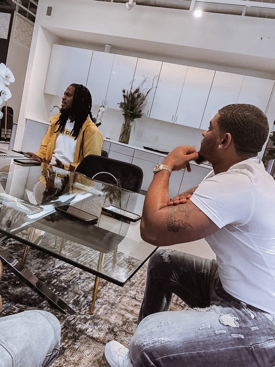 DerekAutomotive's tweet photo. Today the one and only @wakaflocka visited the Derek Automotive Experience Center to discuss business with the Derek Automotive team. Waka Flocka is about DAT LIFE. Are you? https://t.co/EsbLZCwXEC