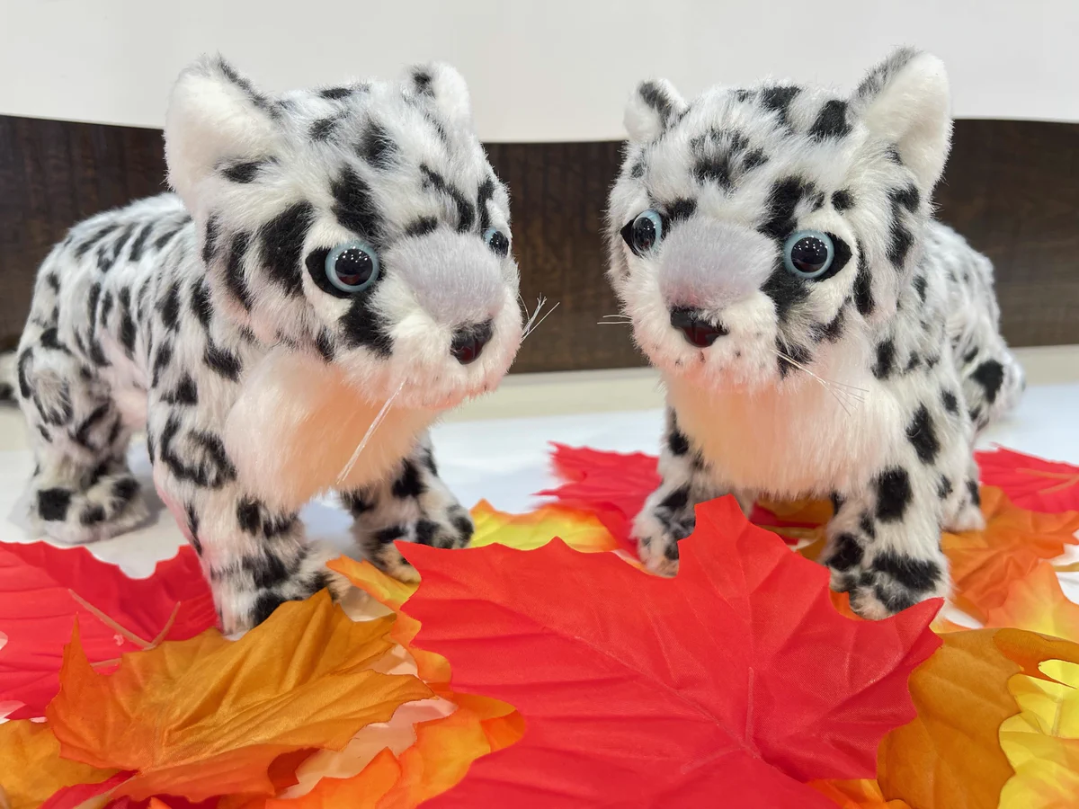 Snow leopard ユキヒョウぬいぐるみ ユキヒョウ リアルな大きい