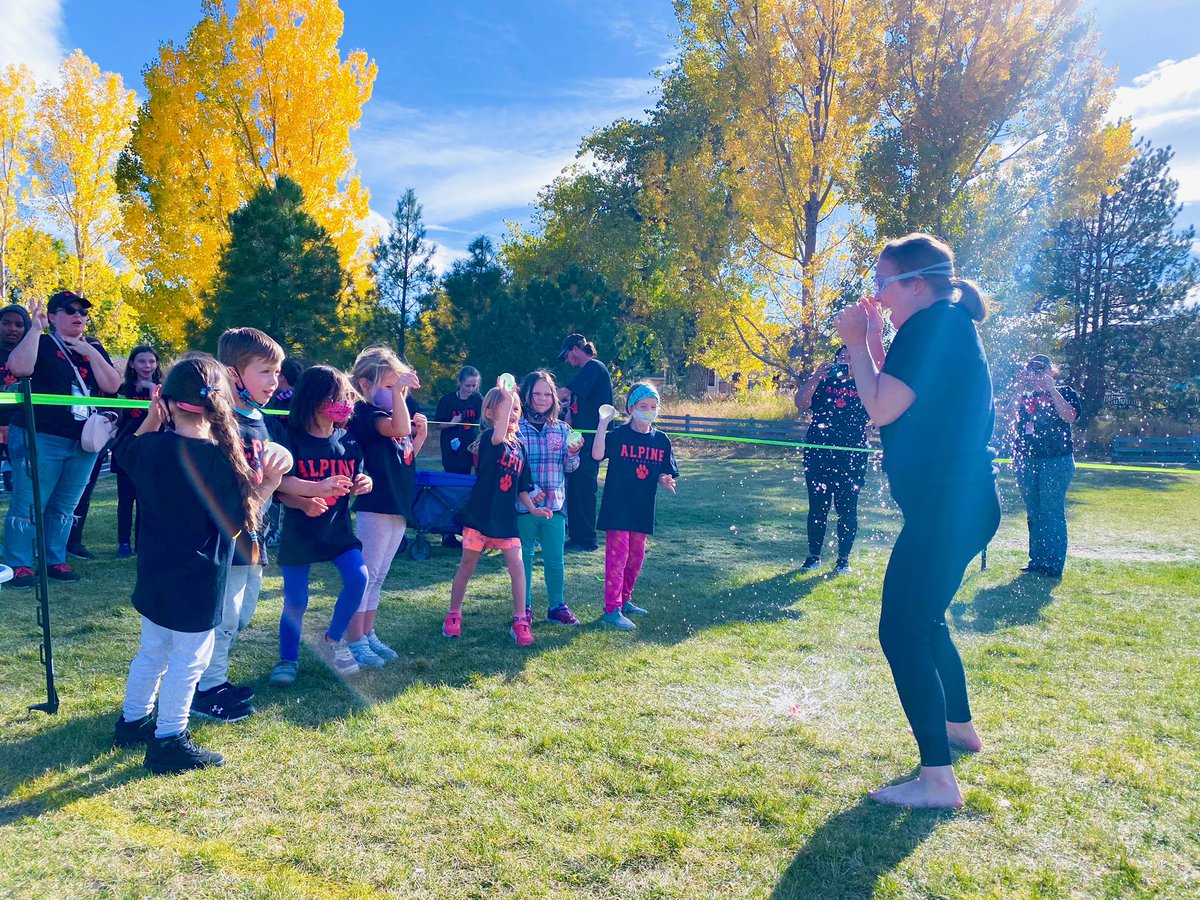 AmberMarsolek's tweet photo. My favorite part of today’s Bubble Mania Fund Run? Definitely getting soaked with water balloons by our $100+ earners. Those Kinders have great arms. https://t.co/T3mozk2HXv