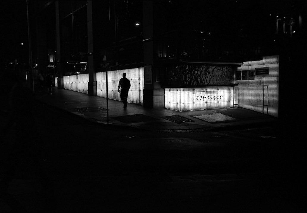 RX5_SYD's tweet photo. night espresso #film #rangefinder #35mm #archive #barackstreet #sydney #kodaktrix400 #d76 #analoguephotography #homedarkroom #ibelieveinfilm #filmneverdies #wandering #bnw https://t.co/HI4AEGjI6j