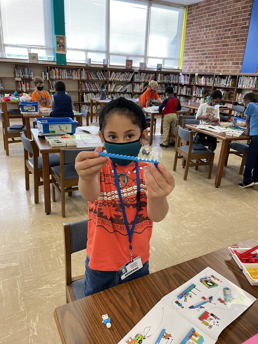LibraryMorehead's tweet photo. 1st grade studied pushes and pulls with our new LEGO for Eduction Kits this week! https://t.co/ATnkFcB6gs