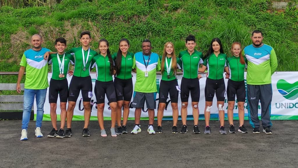 paisadeportes's tweet photo. Medellín se proclamó Campeón del patinaje de los #JuegosIntercolegiados 2021 y se ratifica como la principal cantera de Antioquia ! 🏆🥇 https://t.co/sPGiPfER7J
