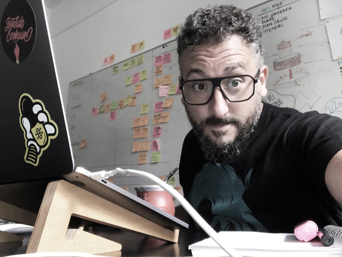UAI_Univ's tweet photo. 👨‍🎓#GraduadoUAI Maximiliano Lupo, es egresado de la Carrera de Diseño Gráfico de la Facultad de Ciencias de la Comunicación de la UAI. Lo entrevistamos para que nos cuente más cómo fue que le interesó estudiar esta carrera.

¡Leé la entrevista!
https://t.co/fT9JxWun2W https://t.co/ite2CzwbGW