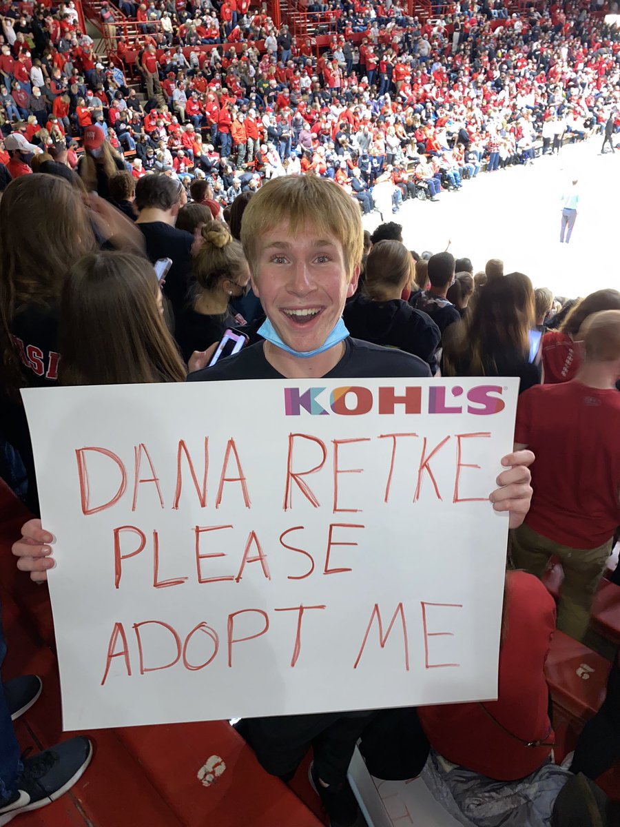 Dana Rettke Please adopt me. You’re doing a great job out there.
#OnWisconsin #gobadgers #UWMadison #badger4life #DanaRettke #adoptme #UWLifeb