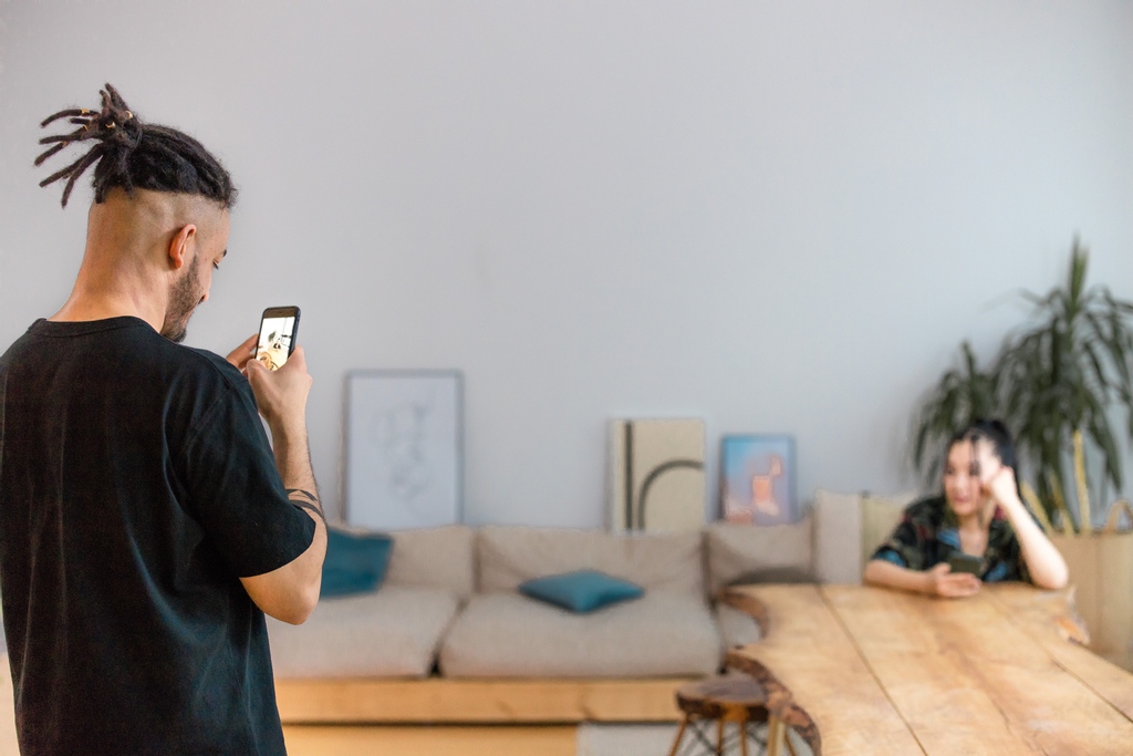 LiveShelf's tweet image. Tap into the power of Social Selling. Easily get ready for your live stream and immediately sell in real-time. 📲🎬 ⁠
#LiveShelf #SellBetterLive⁠

#videocommerce #livestream #socialshopping #startup #b2b #livestream