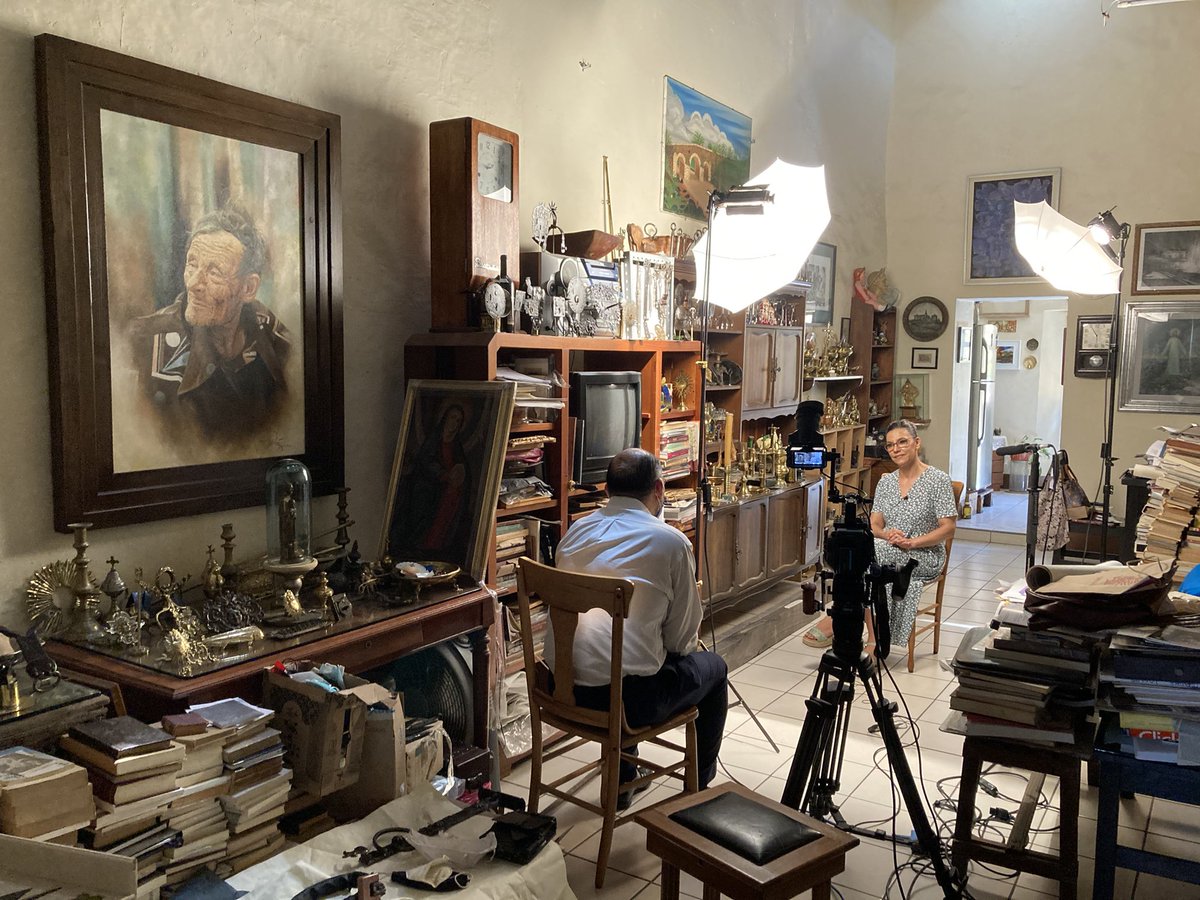 ron_media's tweet photo. La entrevista es uno de los dispositivos narrativos más importantes del documental.
The interview is one of the most important narrative tools for documentary #documental #documentary #entrevista #interview #setlife #onproduction https://t.co/SAWhNook8Q