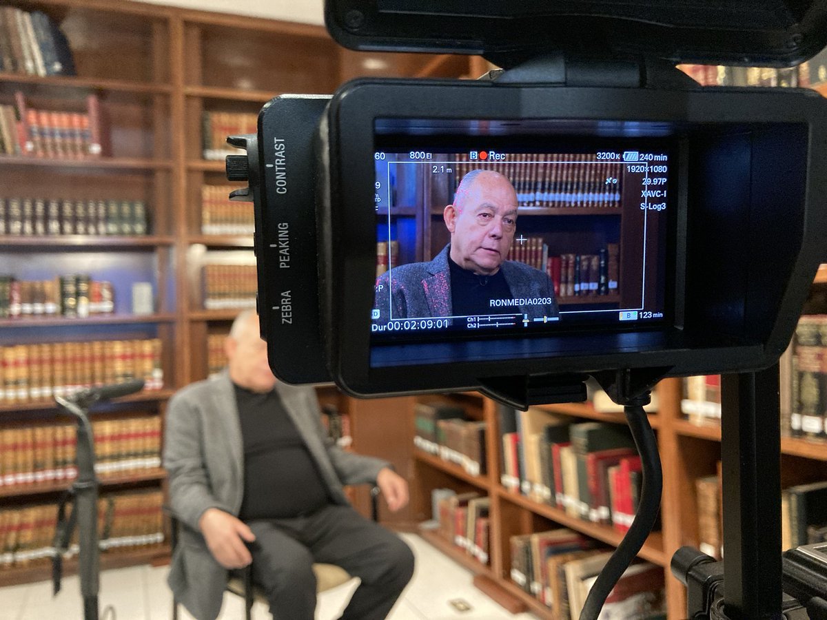 ron_media's tweet photo. La entrevista es uno de los dispositivos narrativos más importantes del documental.
The interview is one of the most important narrative tools for documentary #documental #documentary #entrevista #interview #setlife #onproduction https://t.co/SAWhNook8Q