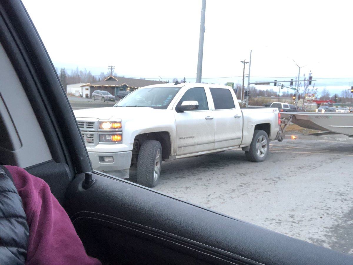 gomer2323's tweet photo. Dude is getting in line with his boat and blocking the entrance all at the same time! #MultitaskingSkillz #DQ https://t.co/VN0RI4OeRJ