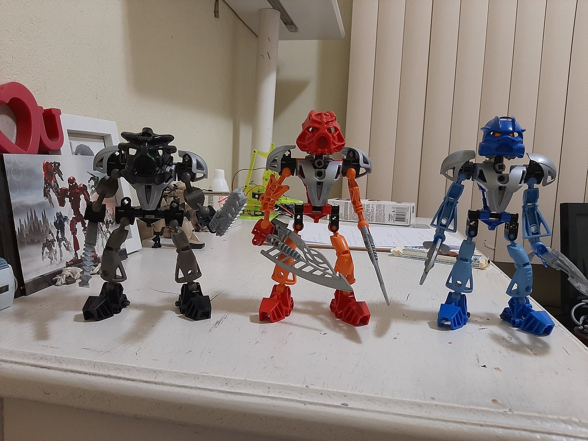 Cap_Muscovy's tweet photo. Best views to wake up to.
I still can't believe I got Takanuva after so many years.
I wish I could send my collection back in time to my younger self with a warning to take care of the them and get the ones I don't have from the store.
#bionicle #toanuva #LEGO #legobionicle https://t.co/JRDqYVOEWZ