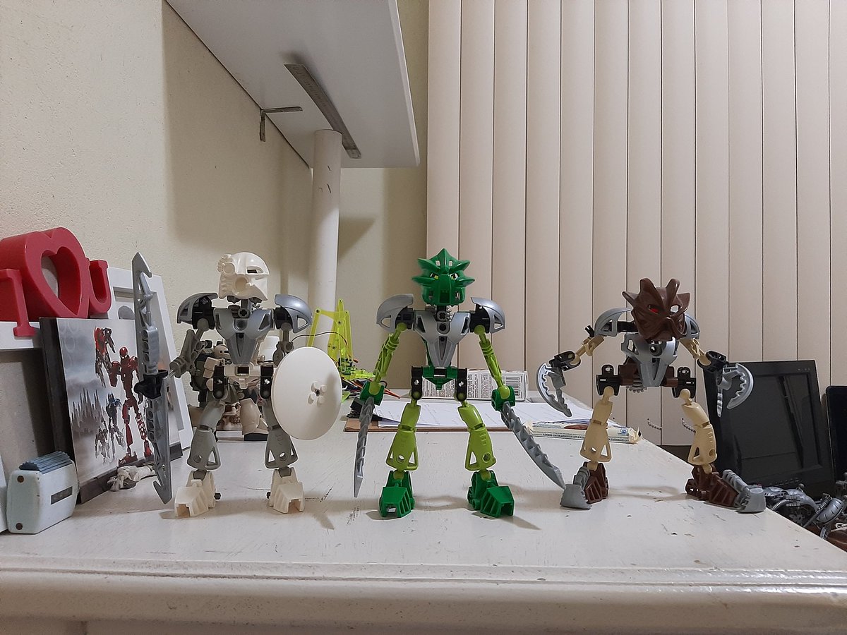 Cap_Muscovy's tweet photo. Best views to wake up to.
I still can't believe I got Takanuva after so many years.
I wish I could send my collection back in time to my younger self with a warning to take care of the them and get the ones I don't have from the store.
#bionicle #toanuva #LEGO #legobionicle https://t.co/JRDqYVOEWZ