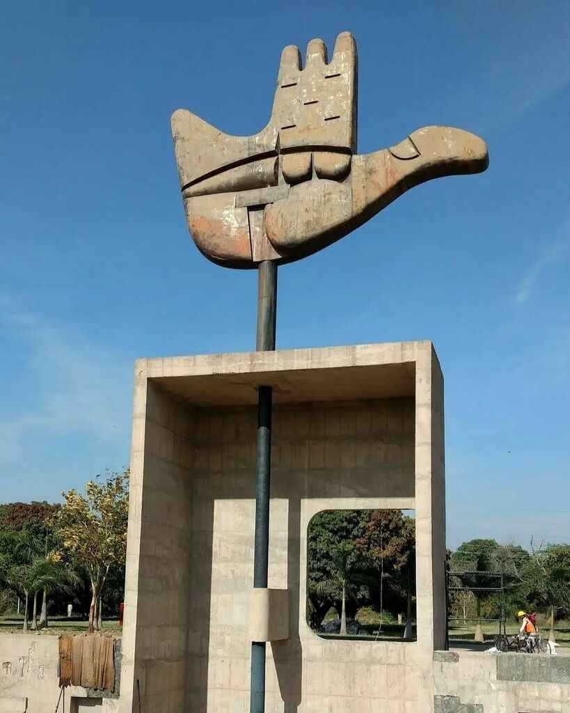 IndiaPlaces's tweet image. The #OpenHandMonument is a symbolic structure designed by the architect Le Corbusier and located in the Capitol Complex of the Indian city and union territory of #Chandigarh. It is the emblem and symbol of the Government of Chandigarh and symbolizes &quot;the… instagr.am/p/CVWjq46BxuO/