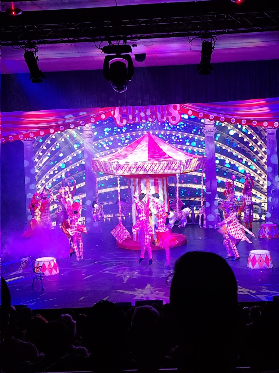 Rolysterling's tweet photo. Que buena Obra Los Inolvidables👏👏👏  hay que seguir apoyando el teatro. Es una bocanada de aire fresco entre tanto enredo nacional. Muy recomendada. @RandyDom https://t.co/WJRK0dlfEN