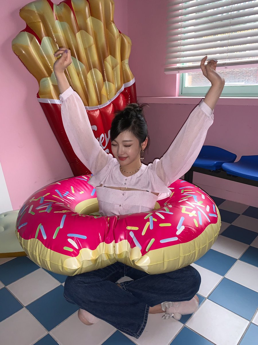 Vierteradole's tweet photo. And happy birthday for the most beautiful girl ever, ningie! ❤️ https://t.co/4O4K5CB63H