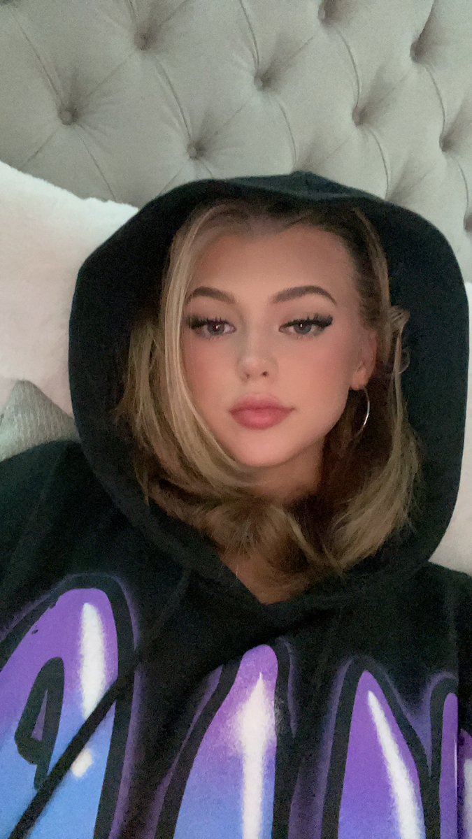 iamlorengray's tweet image. hey i feel a lil better how are u doing . nighttime check in &amp;gt;.&amp;lt;