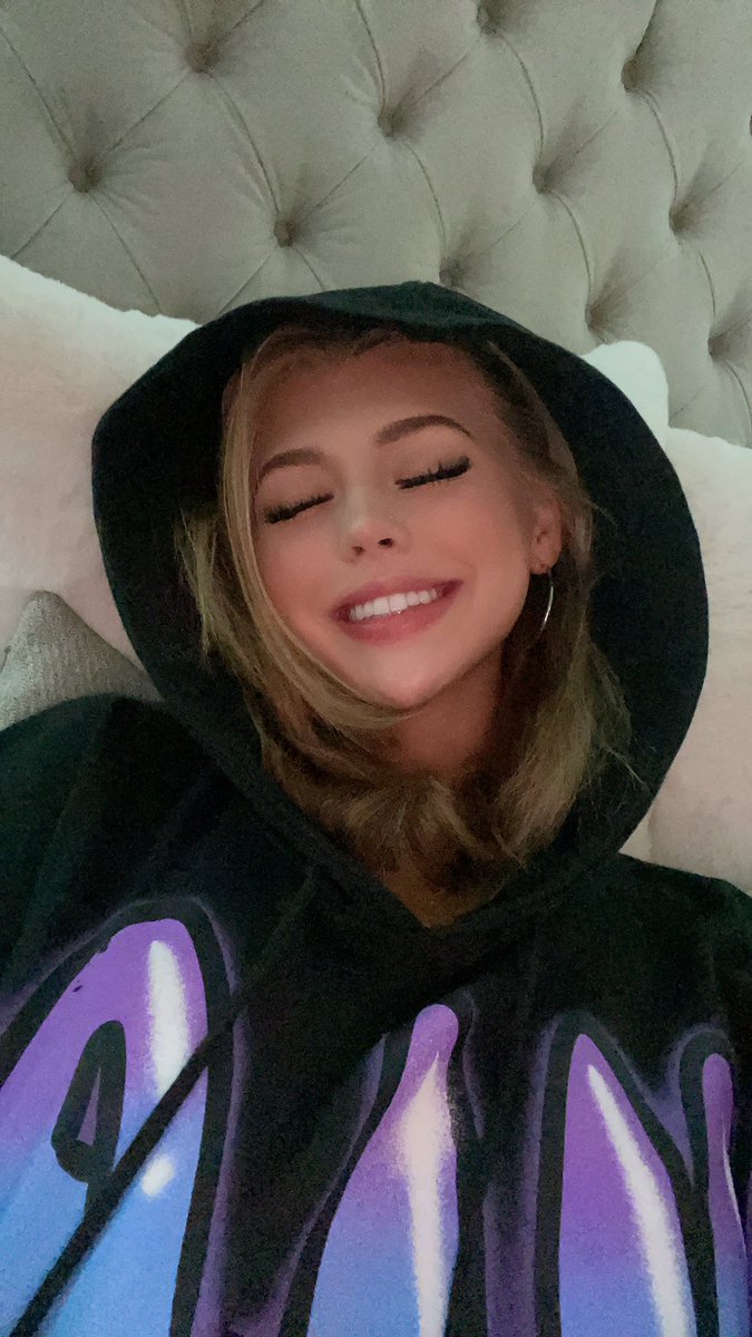 iamlorengray's tweet image. hey i feel a lil better how are u doing . nighttime check in &amp;gt;.&amp;lt;