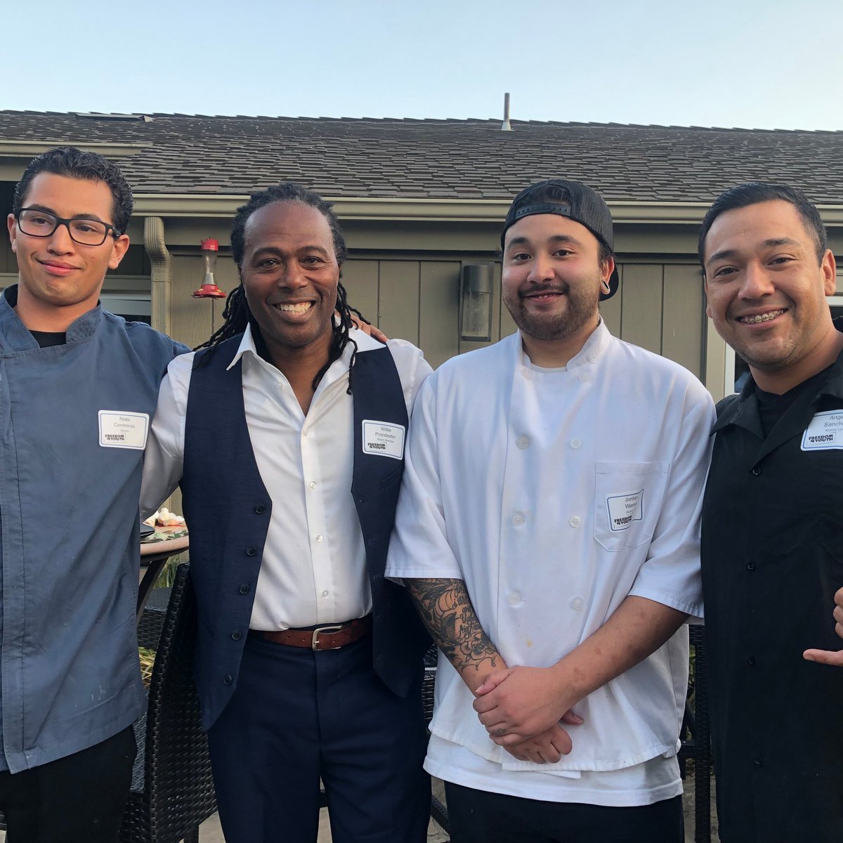 freedom4youth's tweet photo. Our FIRST Freedom 4 Youth in-person covid safe outdoor event at our new Board Chair, Susan Washing, and her husband Tom's home! Our co-founder Yaskin was the keynote speaker and the Alumni, Angel, Nate and Jordan were in the kitchen with their mentor, Chef Jean Paul! 👨🏽‍🍳🍲 https://t.co/1y12RGOoQF