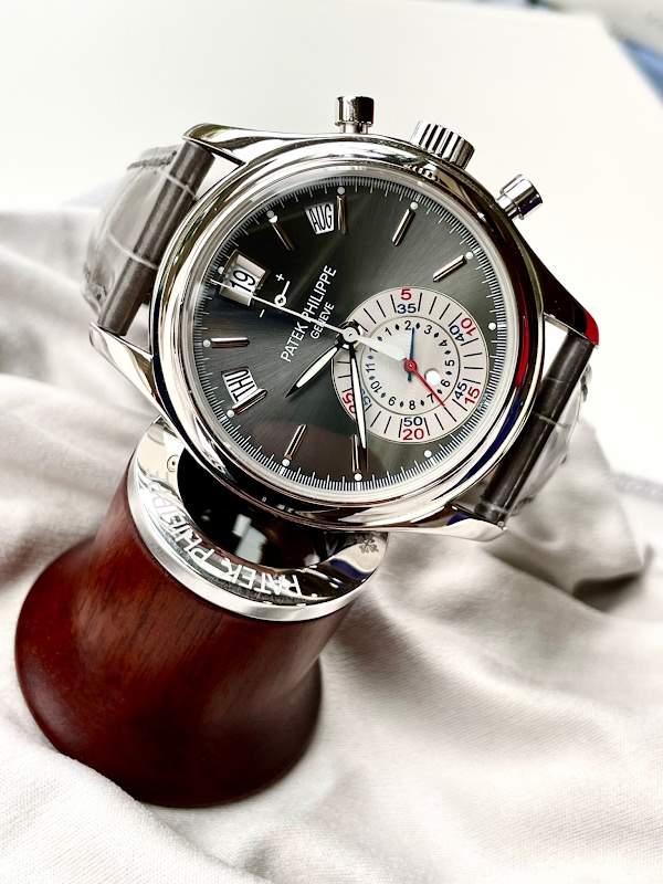 Breaking News…this watch has a nickname!
tinyurl.com/yzg9veyh
#PatekPhilippe