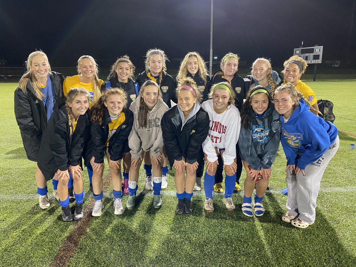 04Whiskers's tweet image. Victory formation for @TeamChicago #04Elite in #ilstatecup play.