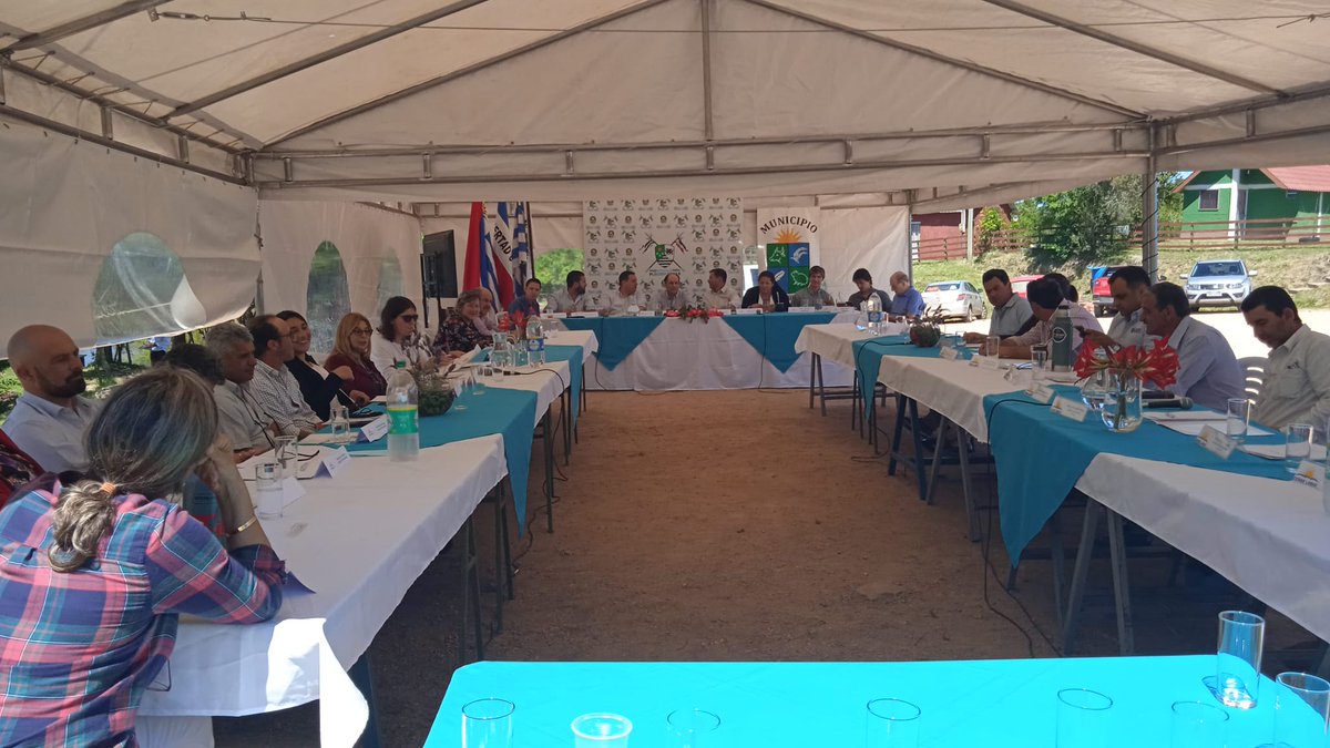 FaMunicipios's tweet photo. Con participación de los Alcaldes @brunoferiguini y Carlos Souto y el Concejal de Plácido Rosas Rafael Muniz sesionó hoy la Mesa Ejecutiva del @PlenaMunicipios en dicha localidad de Cerro Largo.
Intercambiando opiniones para seguir construyendo oportunidades desde los territorios https://t.co/VeXSMLtcup
