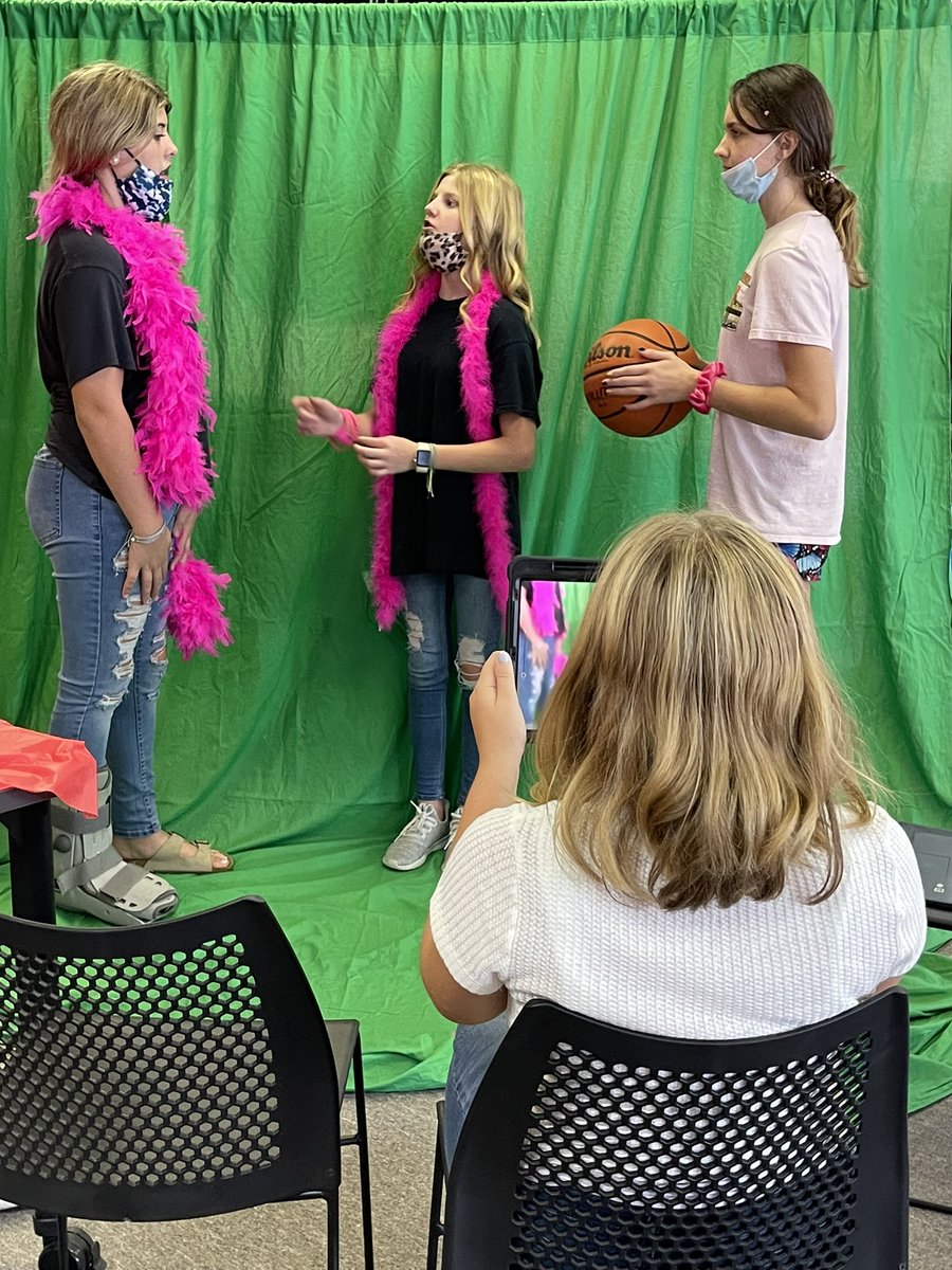 liz_beth24's tweet photo. 7th grade Ss had fun working collaboratively creating their own Utopia. PQ is SHAKING UP LEARNING Y’ALL! 🖤💛 @ShakeUpLearning @SMcKinney21 @abenton_pq @mbnixon10  #PQShakesUpLearning #PQTeams #PQProud https://t.co/NiaaE7404t