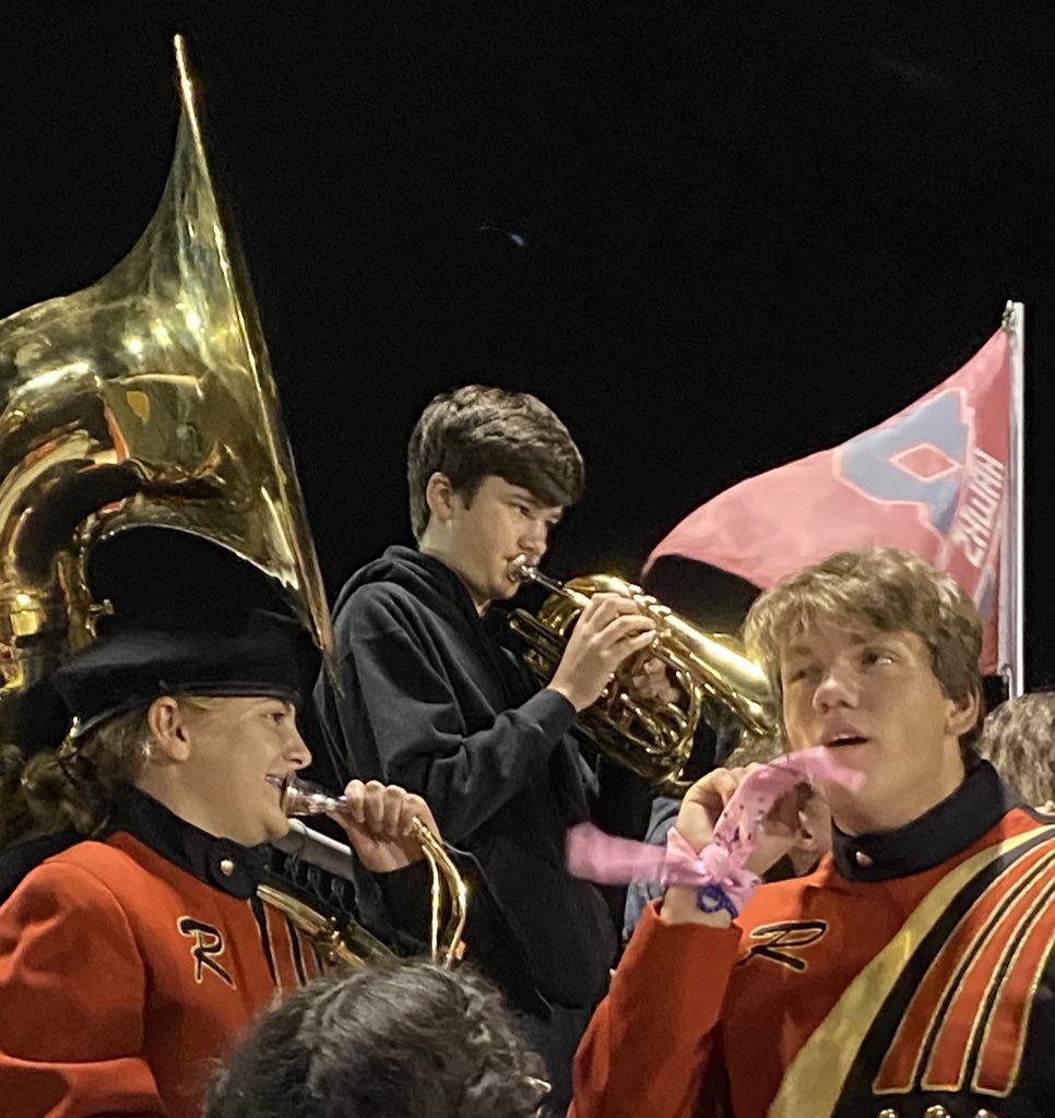goodeedits's tweet photo. Loooook, I got to be a #bandmom for a night!
#FridayNightLights #hawks #bandofpride #rossview https://t.co/jMPiCUp4b0