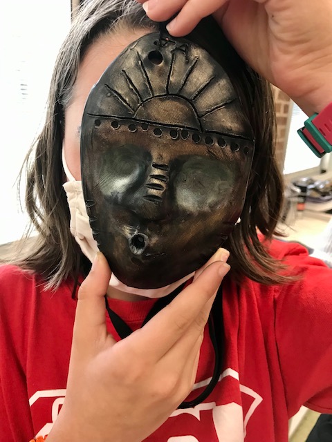 ElizabethSimre1's tweet photo. Back in school 5 days a week means ART EVERY WEEK! Ahhhh, they needed this! #NSfairport #northsideheroes #FCSDtweets https://t.co/ZQkUJJ3zfg